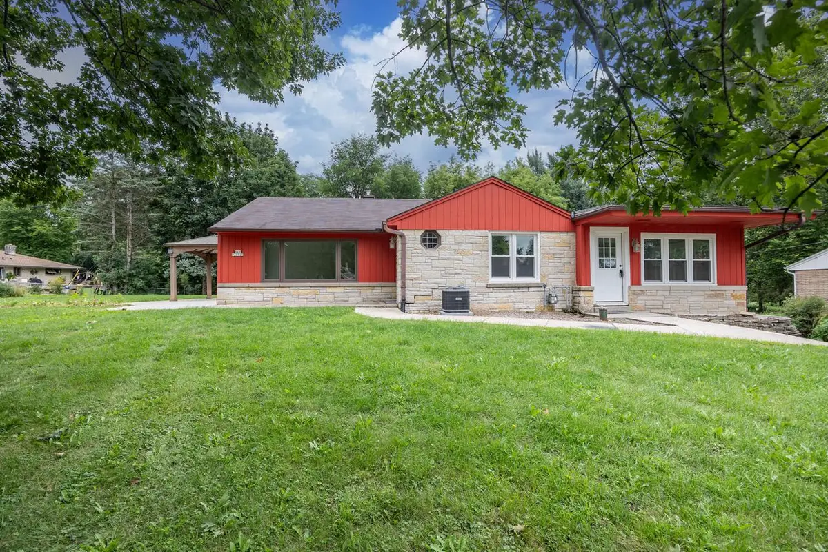 N69W20947 Pleasant STREET, Menomonee Falls, WI 53051 - #1