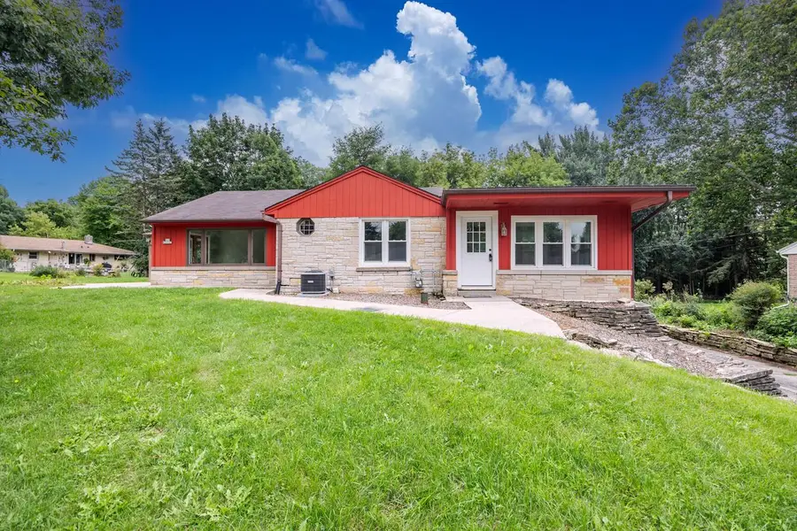 N69W20947 Pleasant STREET, Menomonee Falls, WI 53051 - #2