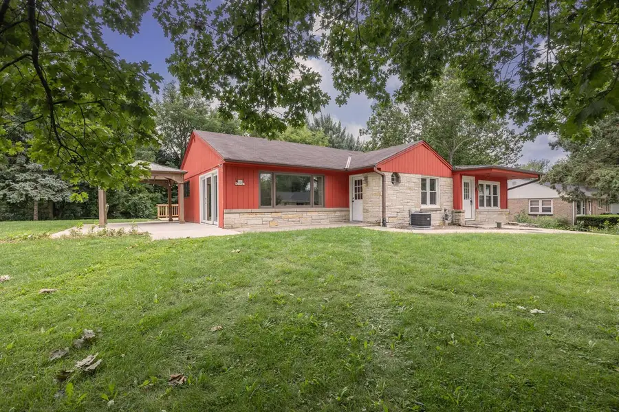 N69W20947 Pleasant STREET, Menomonee Falls, WI 53051 - #3