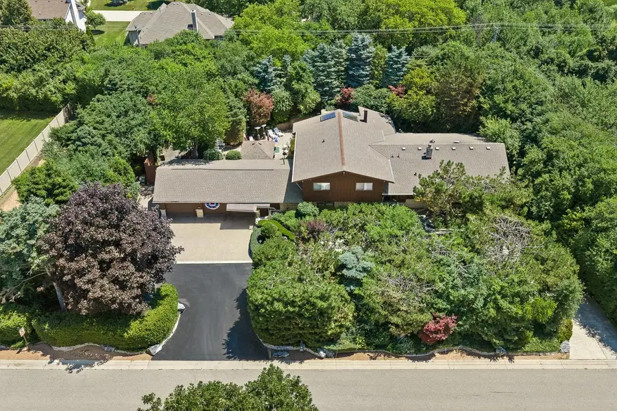 W152N7406 Westwood DRIVE, Menomonee Falls, WI 53051 - #2