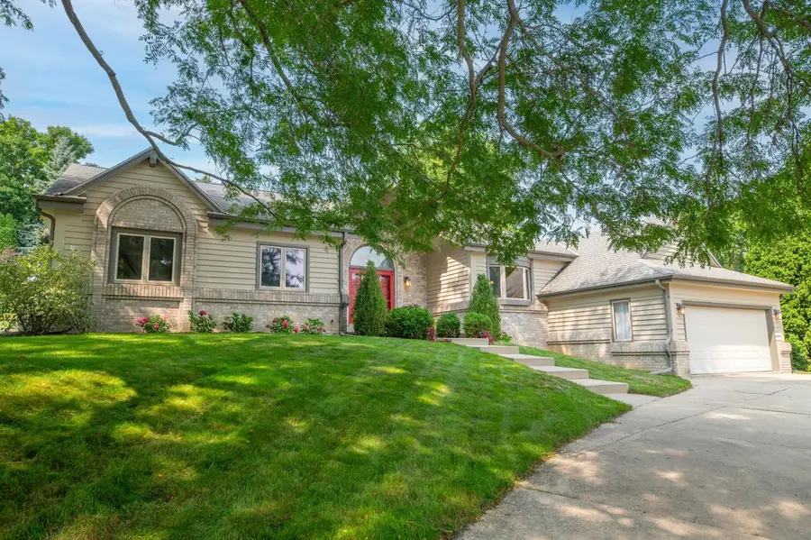 16520 W Heatherly DRIVE, New Berlin, WI 53151 - #3