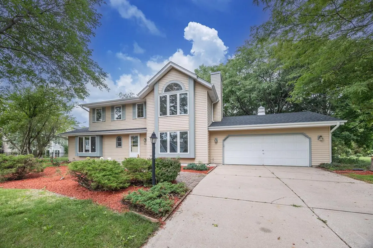 21840 Doneswood DRIVE, Waukesha, WI 53186 - #1