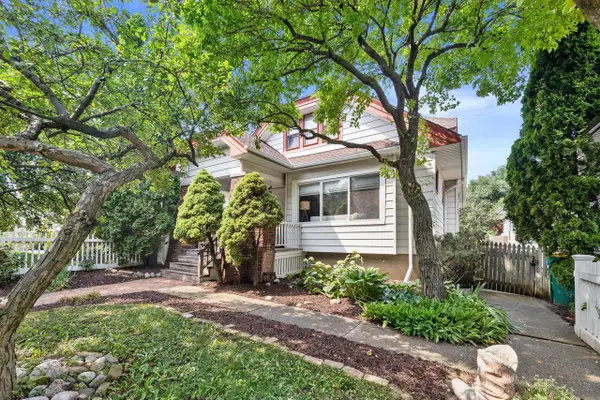 1816 E Beverly ROAD, Shorewood, WI 53211