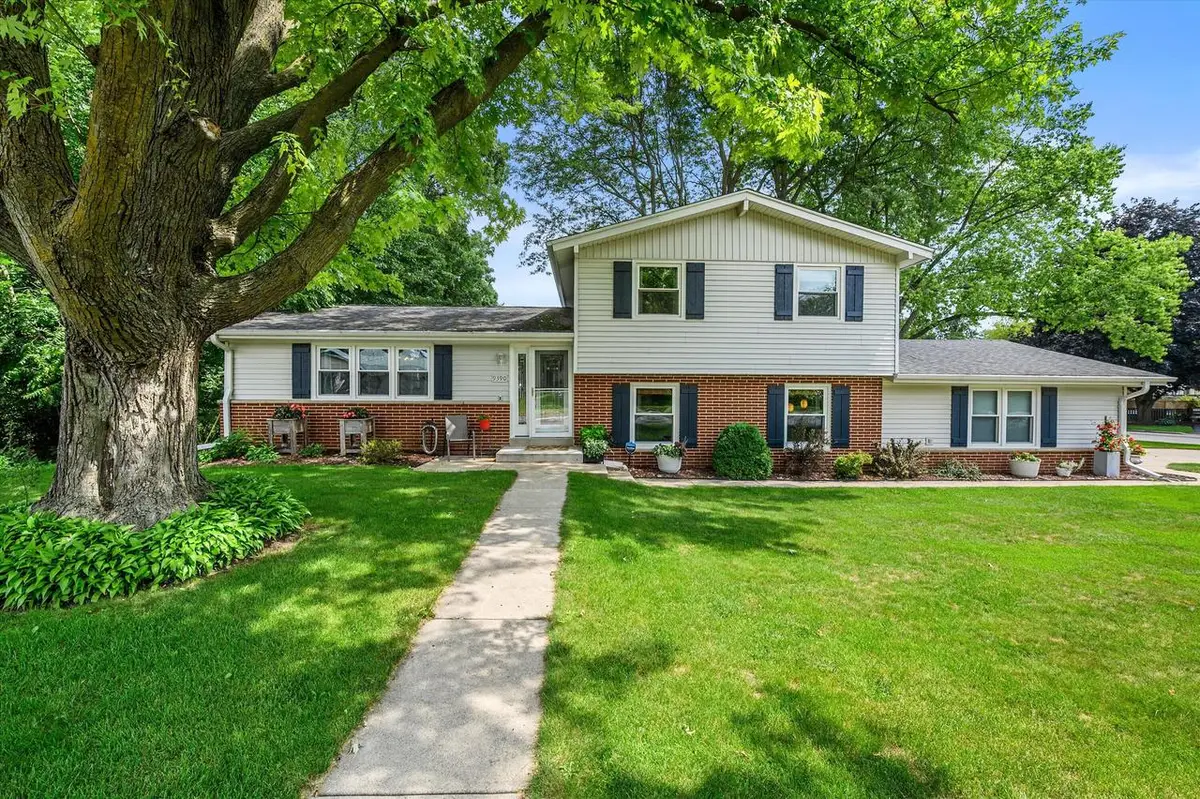 W172N9390 Shady LANE, Menomonee Falls, WI 53051 - #1