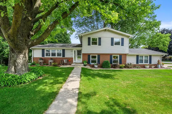 W172N9390 Shady LANE, Menomonee Falls, WI 53051