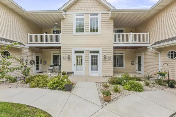 W398N6071 Autumn Woods DRIVE, Oconomowoc, WI 53066