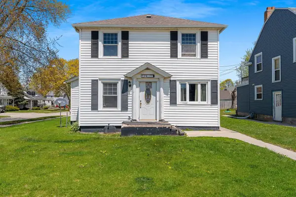2616 Meadow LANE, Manitowoc, WI 54220