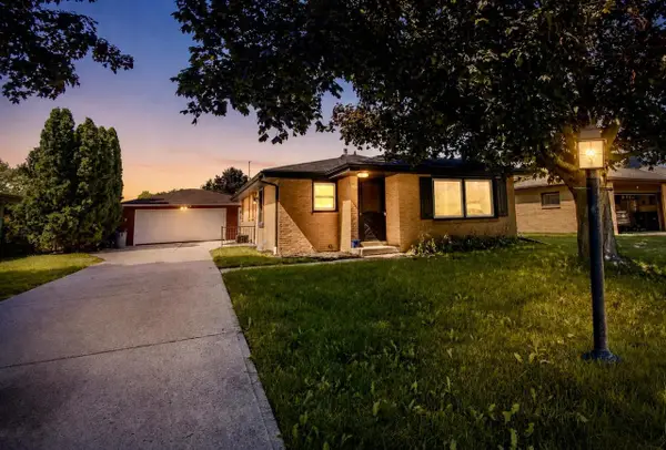 4355 S Honey Creek DRIVE, Greenfield, WI 53220