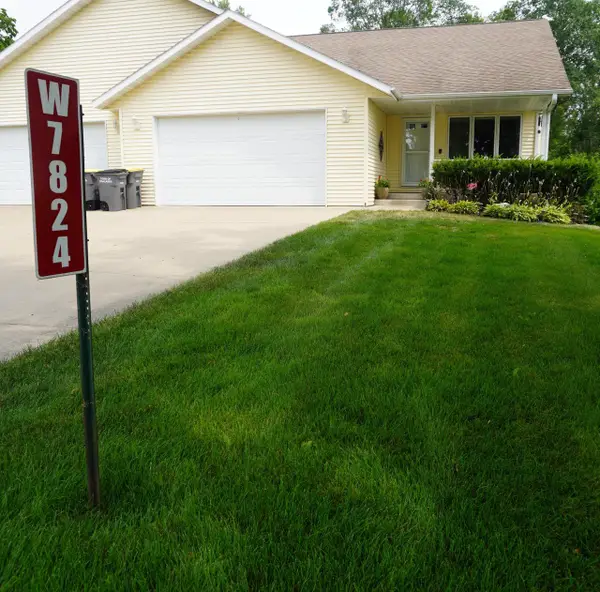 W7824 Maple DRIVE, Onalaska, WI 54650