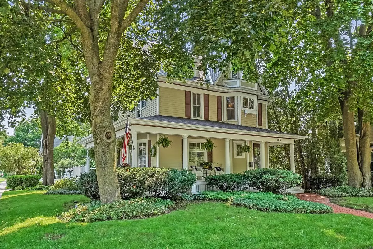 605 W Wisconsin AVENUE, Oconomowoc, WI 53066 - #1