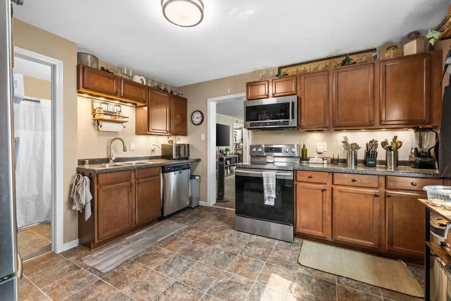213 Kettle Moraine DRIVE S, Slinger, WI 53086 - #3