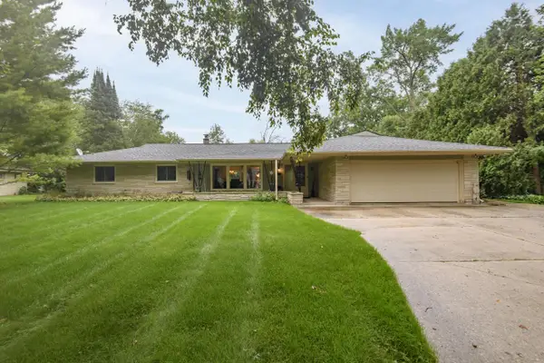 7420 N Longview AVENUE, Glendale, WI 53209