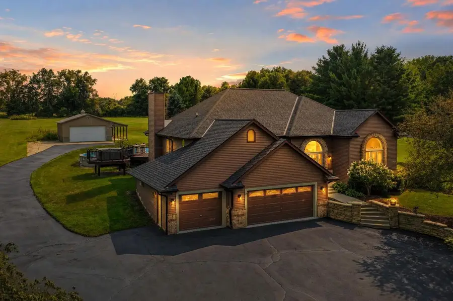 S83W24455 Artesian AVENUE, Mukwonago, WI 53149 - #2