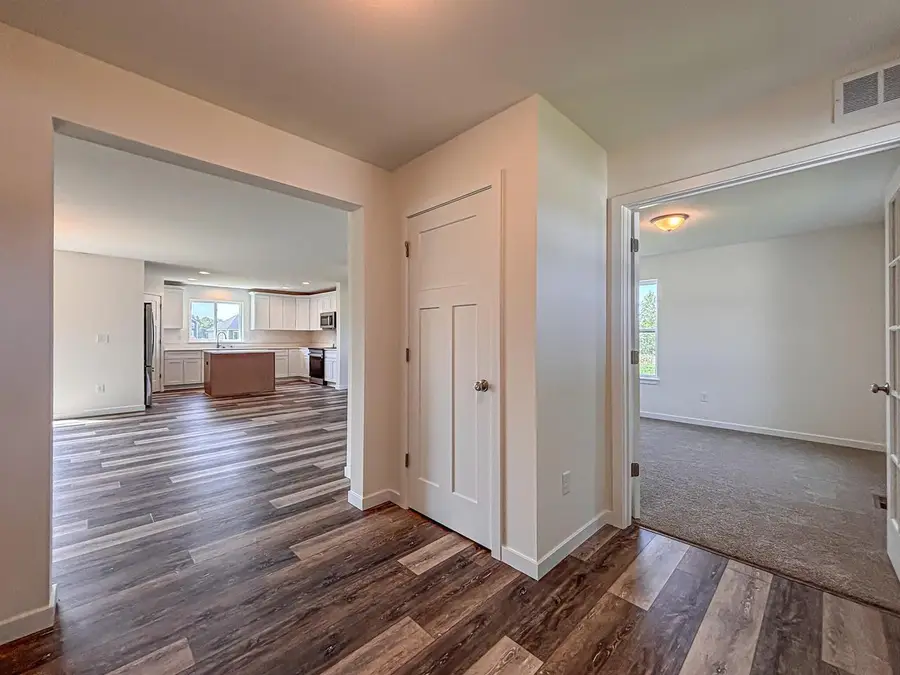 W194N15744 East Gate COURT, Jackson, WI 53037 - #3
