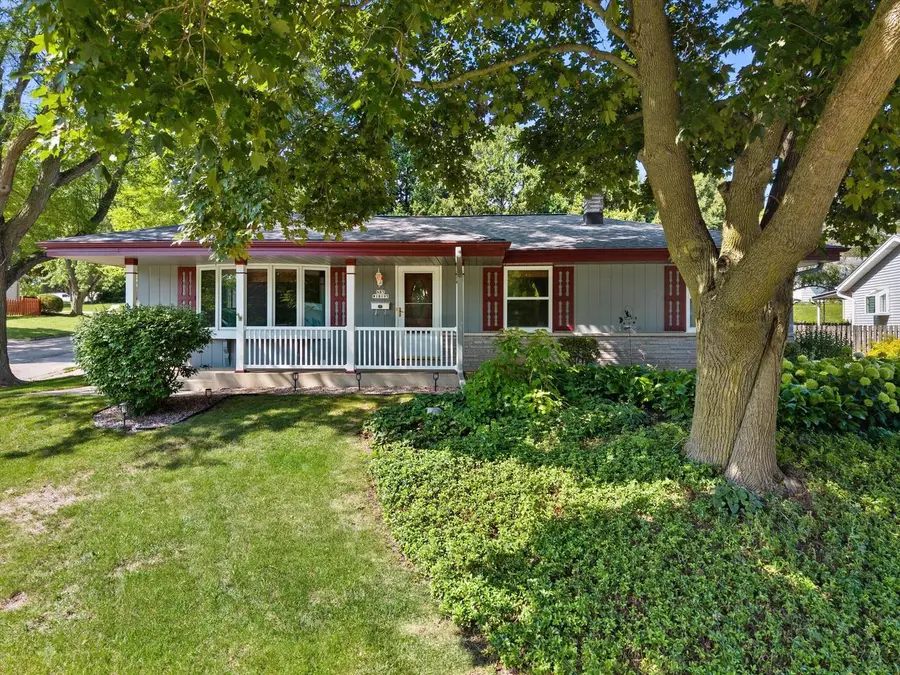 N85W18195 Lawrence AVENUE, Menomonee Falls, WI 53051 - #2