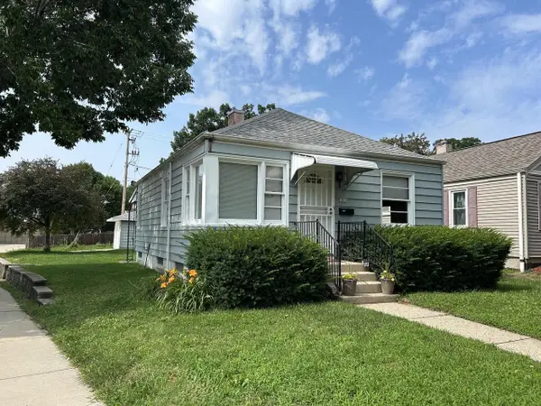 1818 E Fernwood AVENUE, Milwaukee, WI 53207