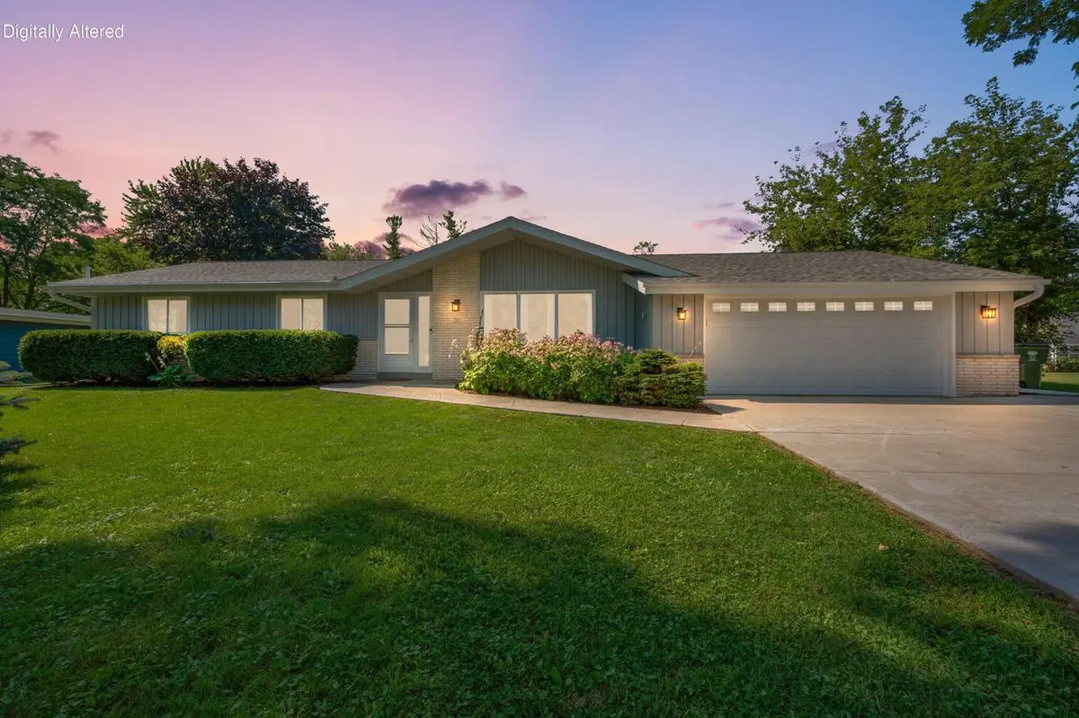 501 W Bayfield AVENUE, Glendale, WI 53217 - #1