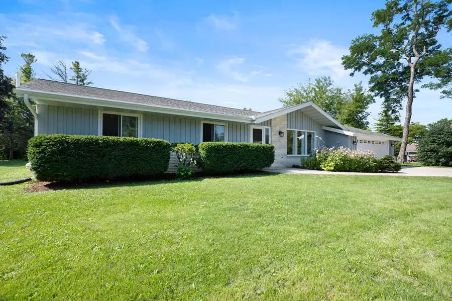 501 W Bayfield AVENUE, Glendale, WI 53217 - #3