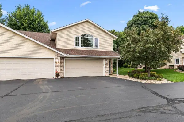 2465 Country Creek CIRCLE #3, West Bend, WI 53095