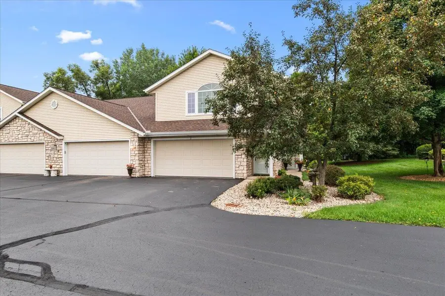 2465 Country Creek CIRCLE #3, West Bend, WI 53095 - #2