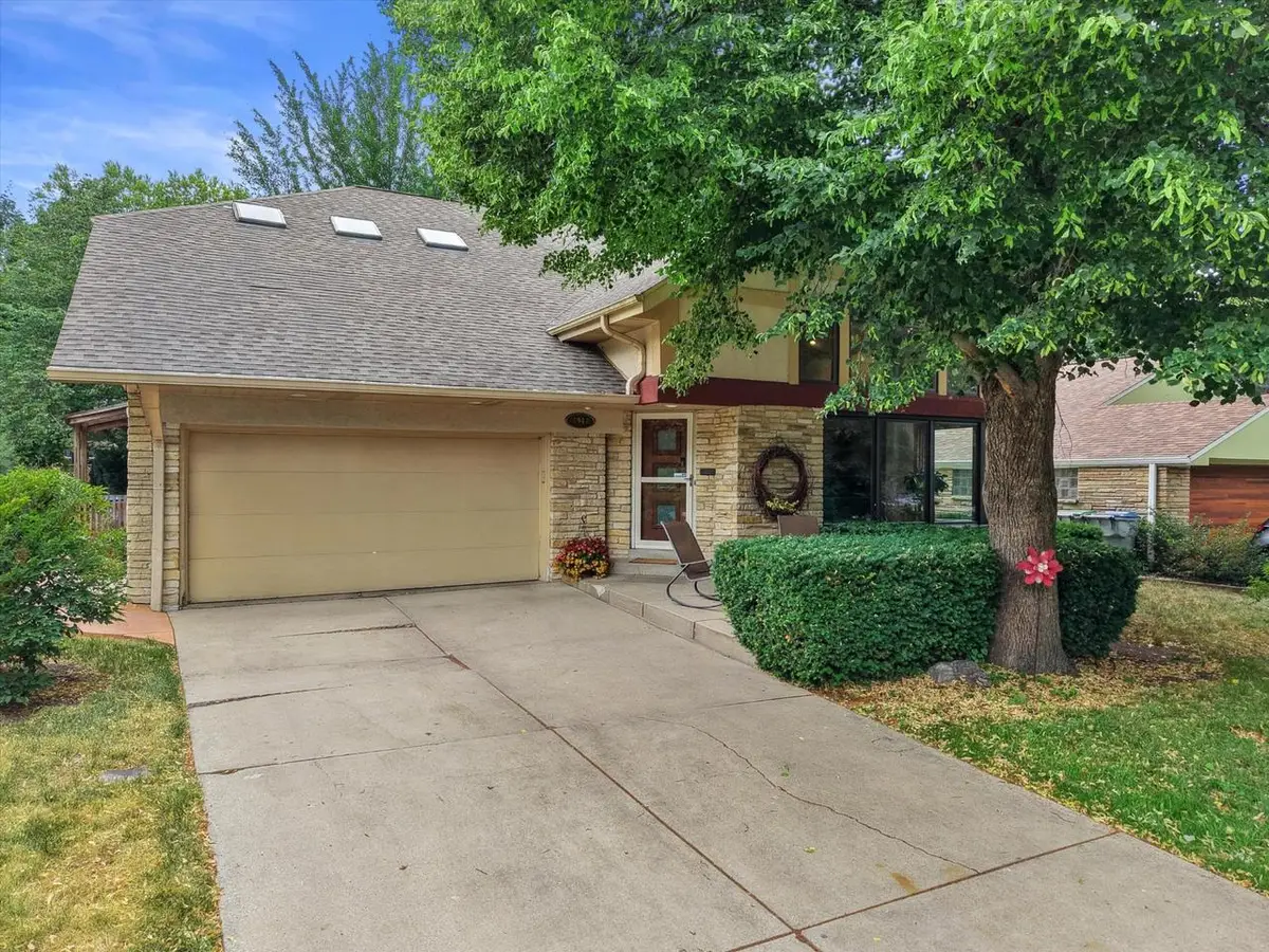 4947 W Jackson Park DRIVE, Milwaukee, WI 53219 - #1