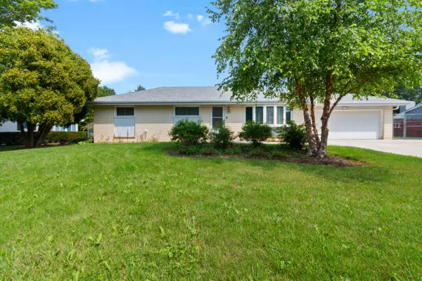 8826 S Patricia BOULEVARD, Oak Creek, WI 53154