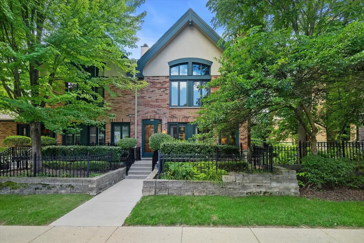 1421 N Humboldt AVENUE, Milwaukee, WI 53202 - #1