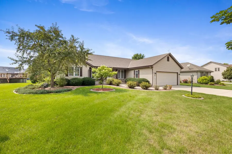 6871 S Dory DRIVE, Franklin, WI 53132 - #2