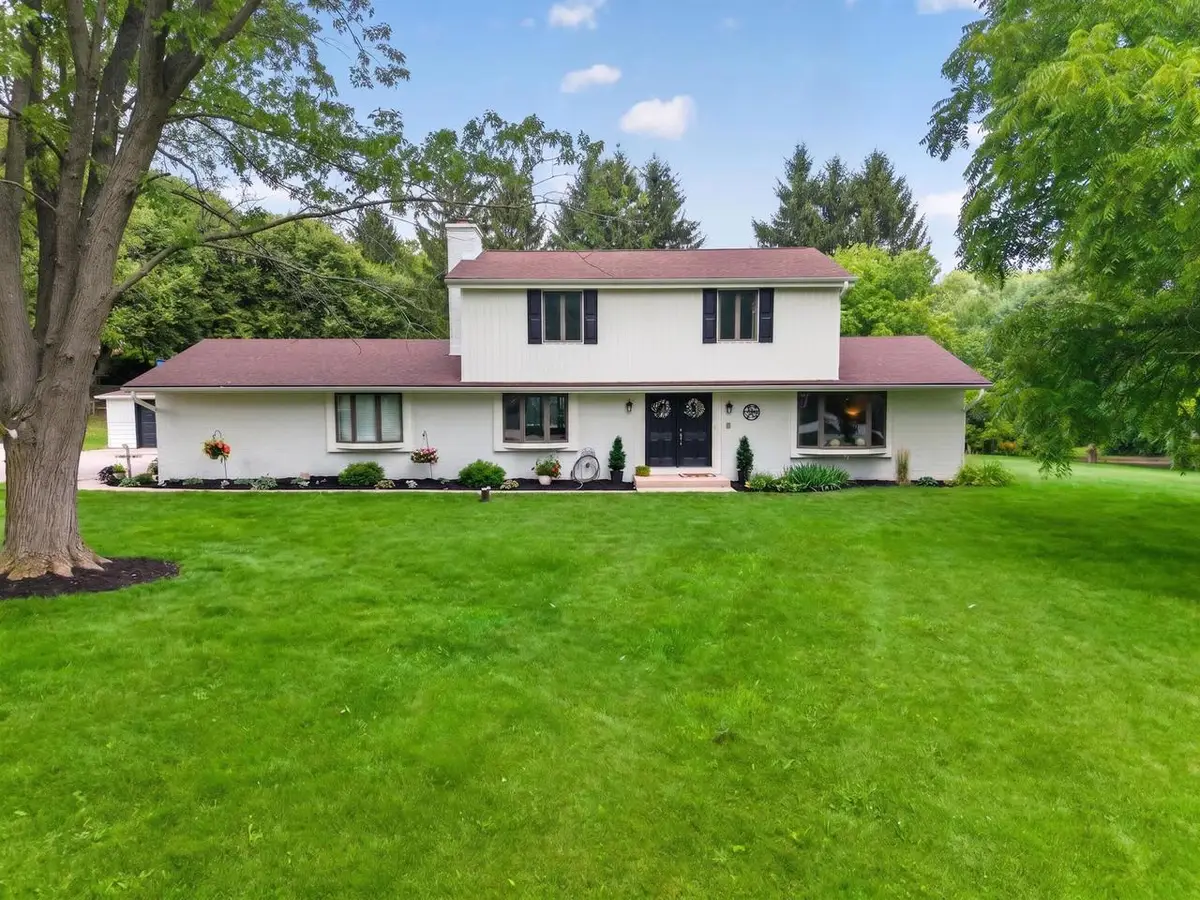 N8W27232 Woodridge LANE, Waukesha, WI 53188 - #1