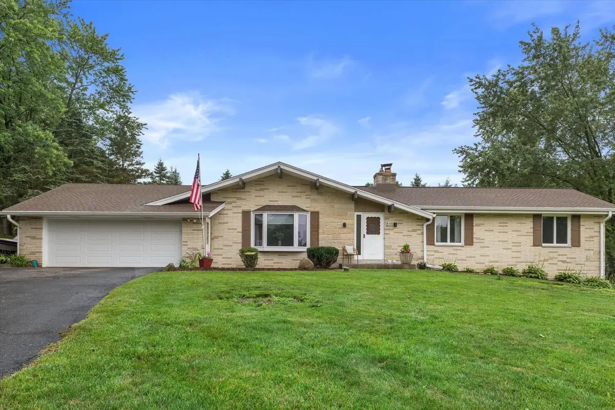 W265N6553 Beacon Hills CIRCLE, Lisbon, WI 53089 - #1