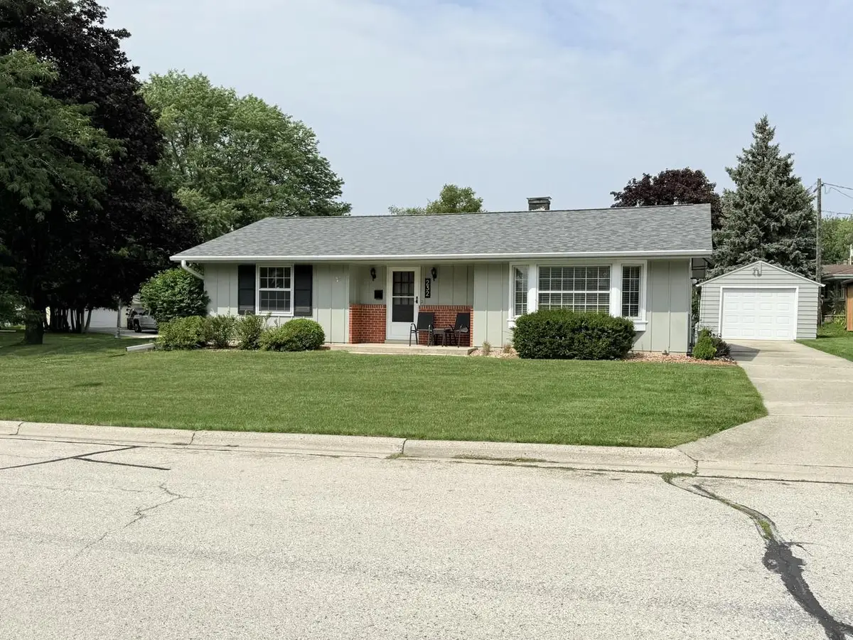232 Crestwood DRIVE, Sheboygan Falls, WI 53085 - #1
