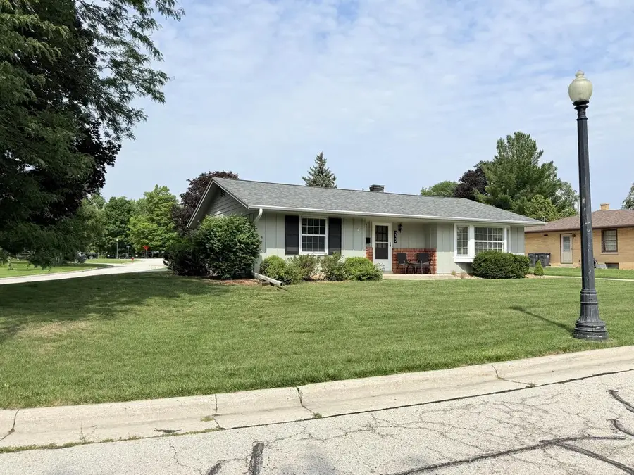 232 Crestwood DRIVE, Sheboygan Falls, WI 53085 - #2