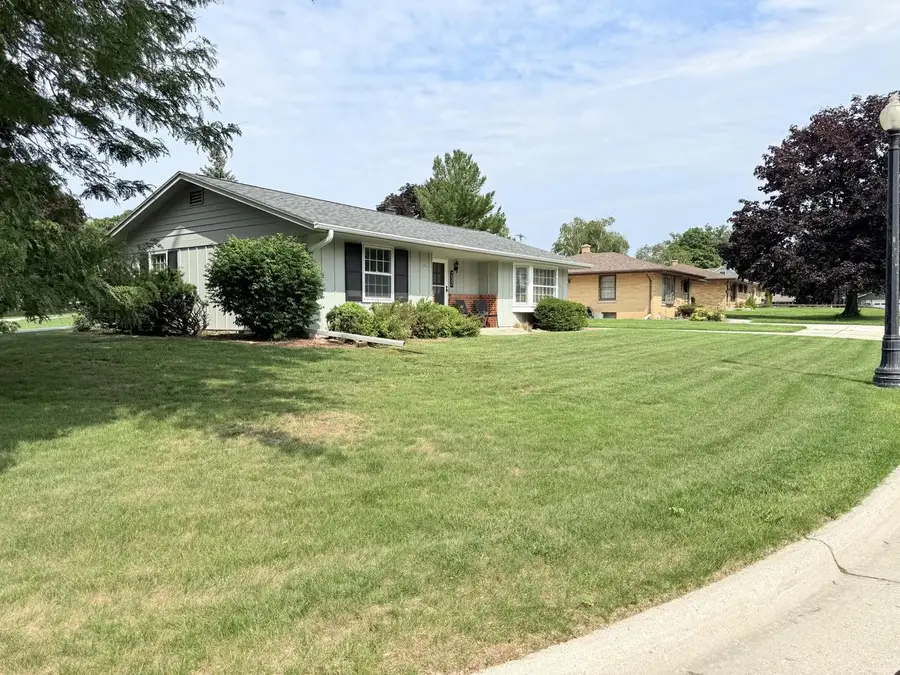 232 Crestwood DRIVE, Sheboygan Falls, WI 53085 - #3