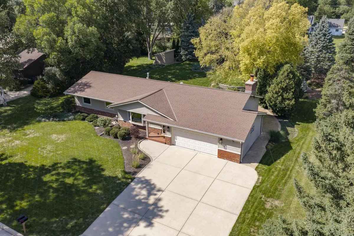 9738 W Barnard AVENUE, Greenfield, WI 53228 - #1