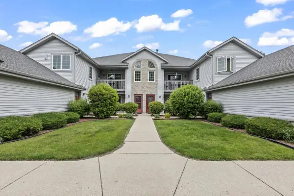1097 Quinlan Dr DRIVE #D, Pewaukee, WI 53072