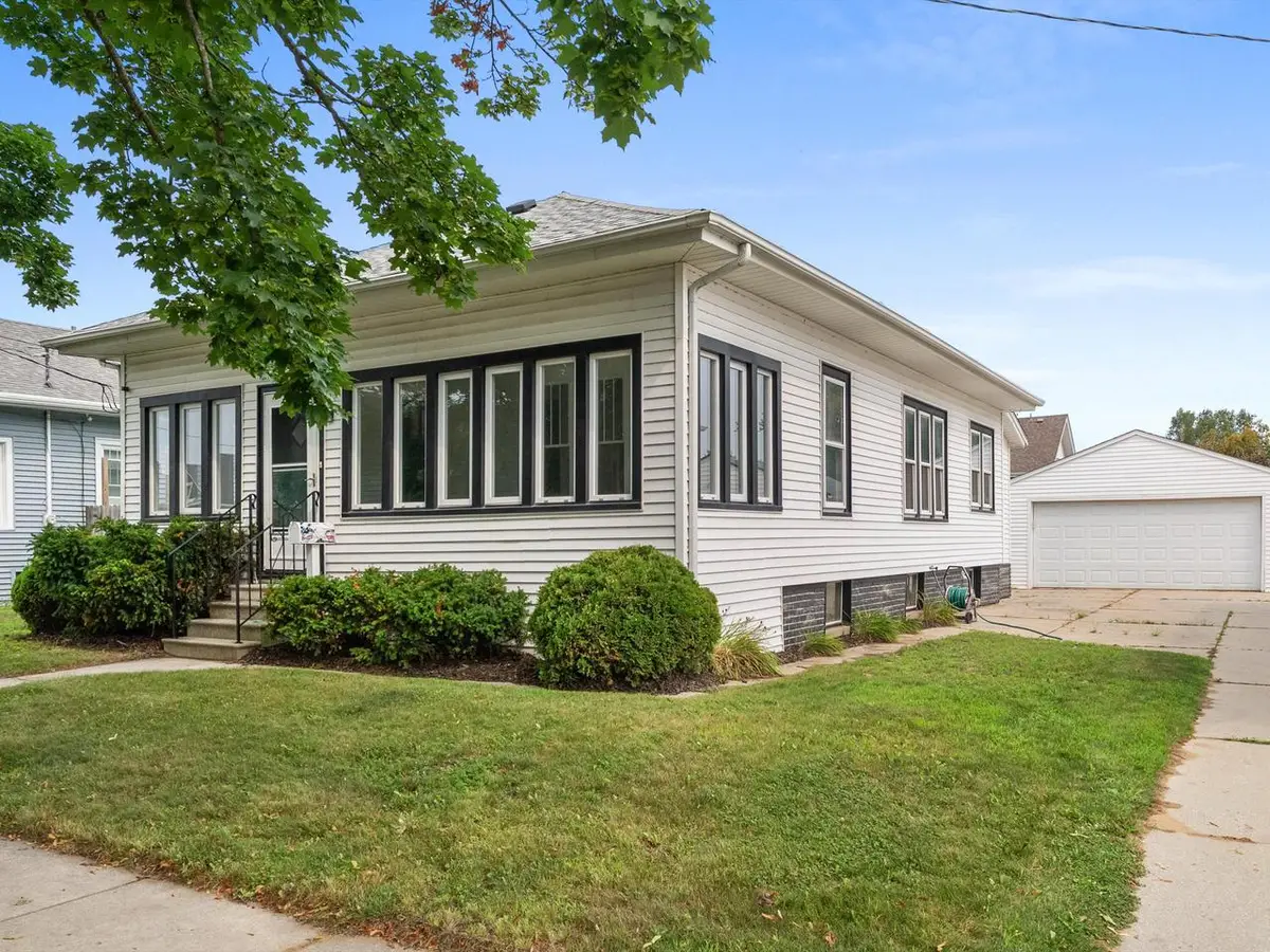 1520 Columbus STREET, Manitowoc, WI 54220 - #1