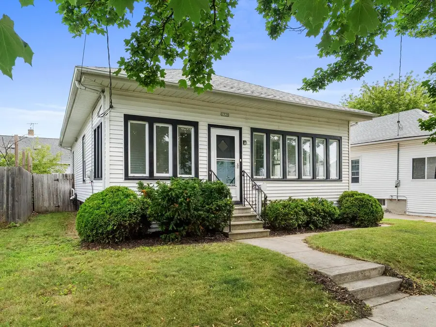 1520 Columbus STREET, Manitowoc, WI 54220 - #2