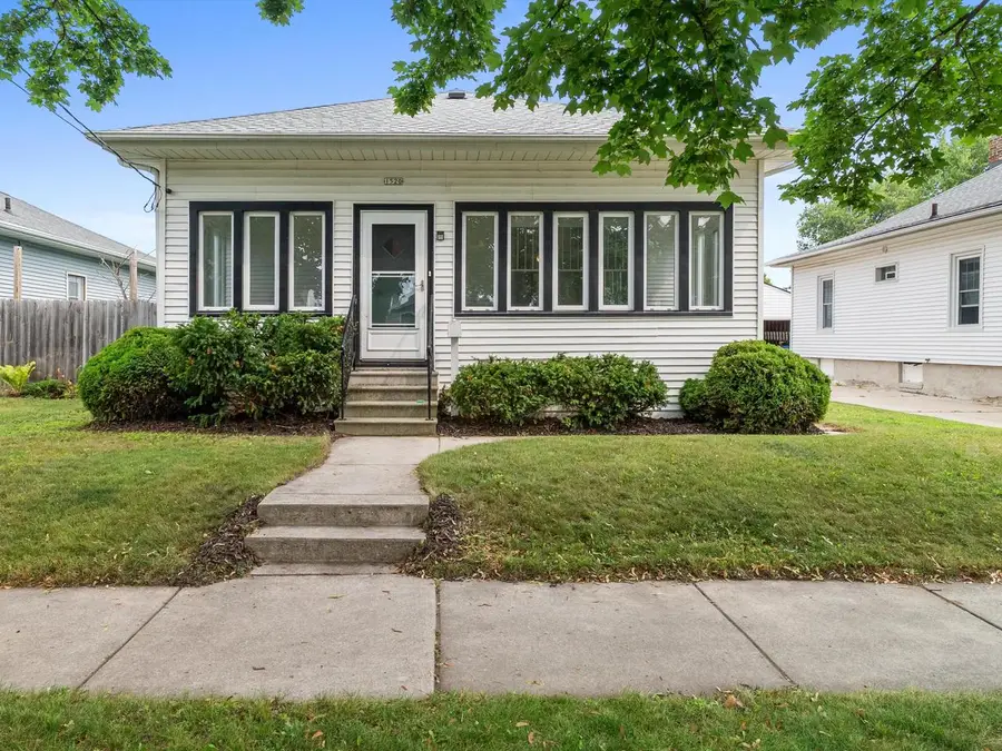 1520 Columbus STREET, Manitowoc, WI 54220 - #3