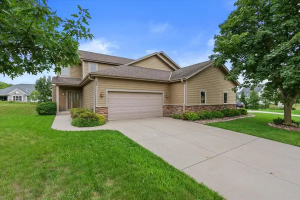407 Century Oak DRIVE, Waukesha, WI 53188