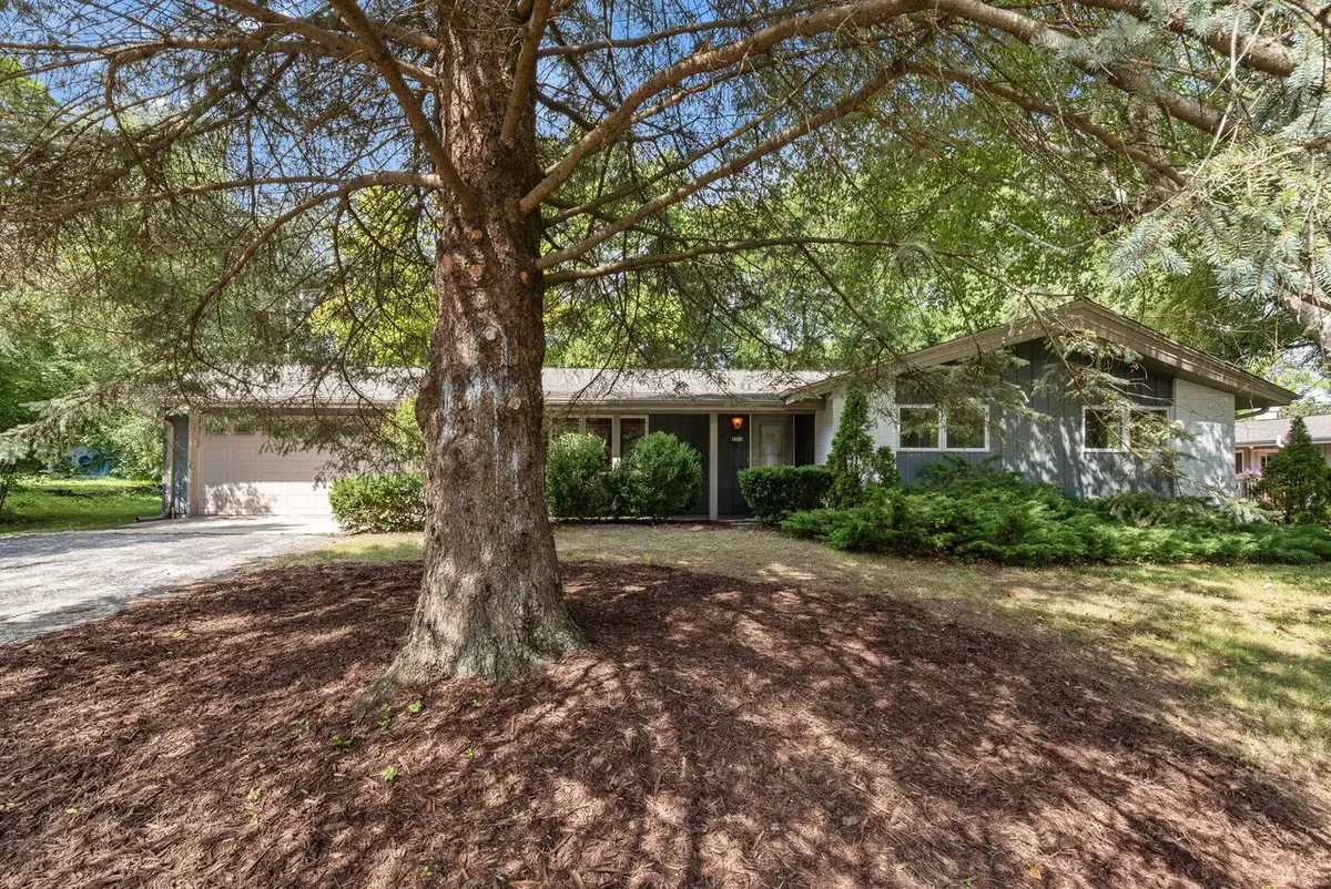 1354 Sylvan WAY, West Bend, WI 53095 - #1