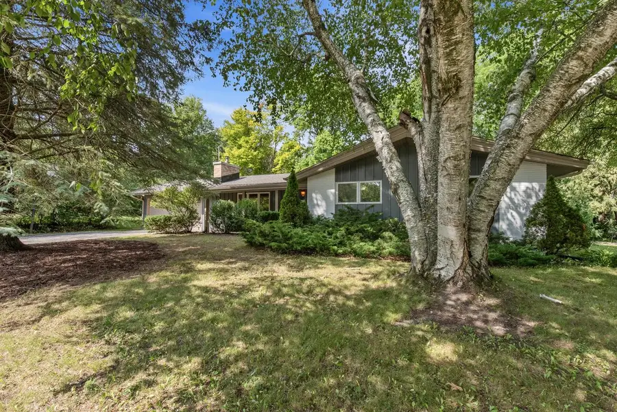 1354 Sylvan WAY, West Bend, WI 53095 - #2