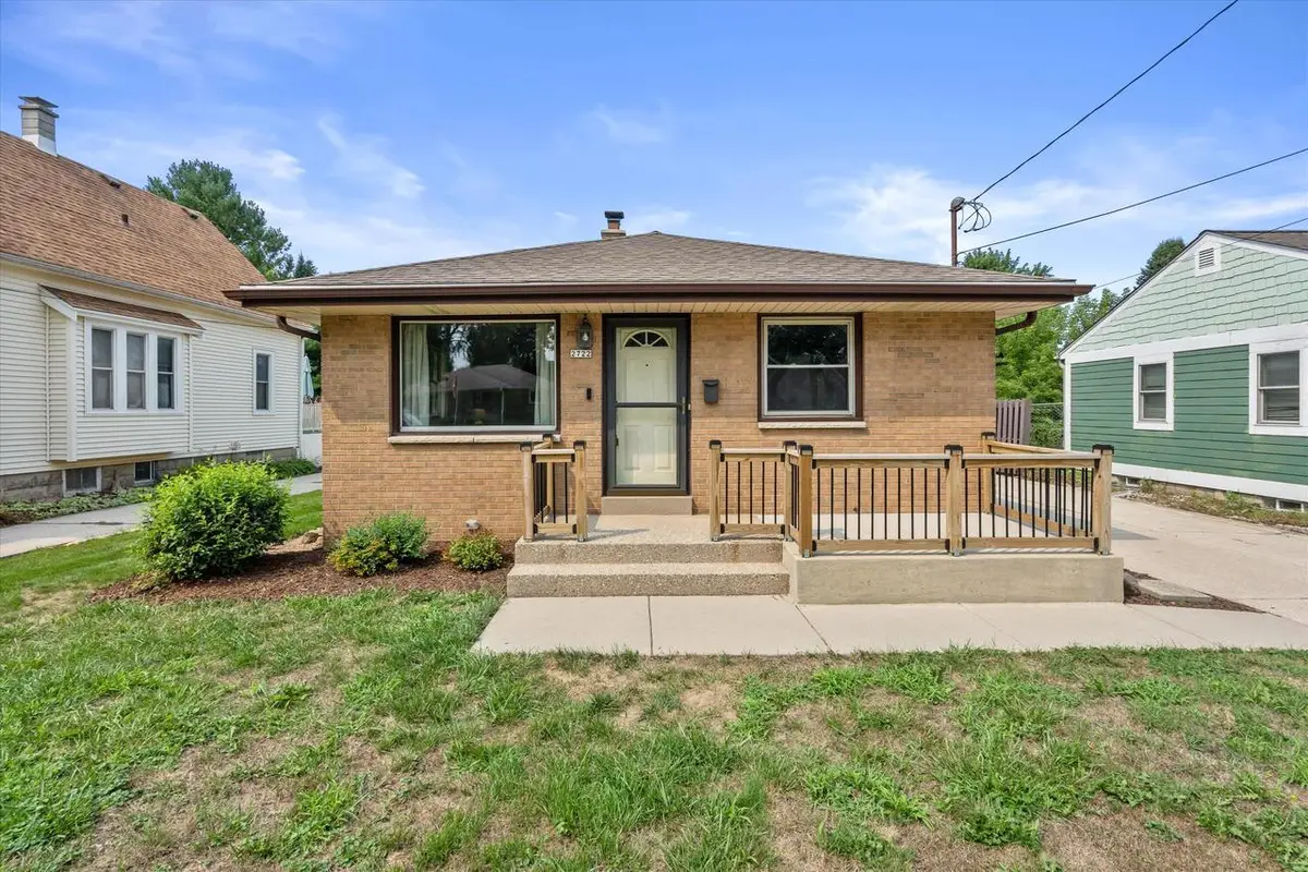 2722 E Denton AVENUE, Saint Francis, WI 53235 - #1