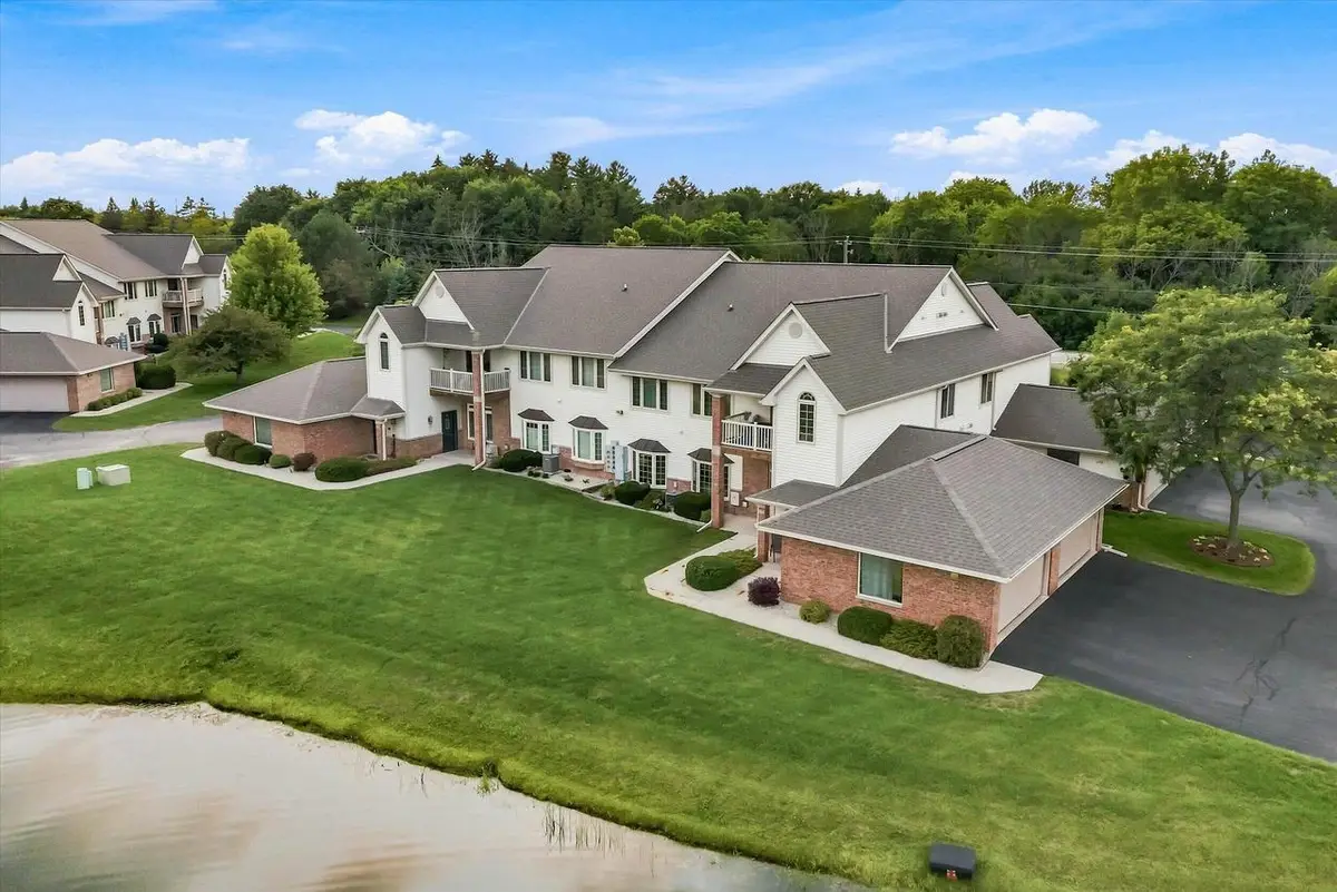 827 Cheyenne AVENUE #D, Grafton, WI 53024 - #1