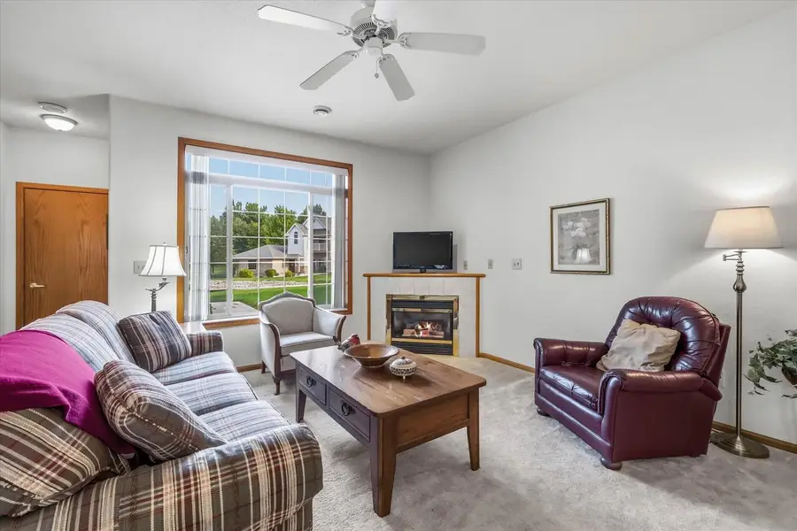827 Cheyenne AVENUE #D, Grafton, WI 53024 - #2
