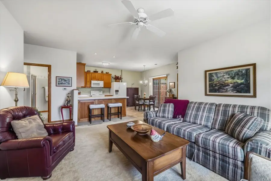 827 Cheyenne AVENUE #D, Grafton, WI 53024 - #3