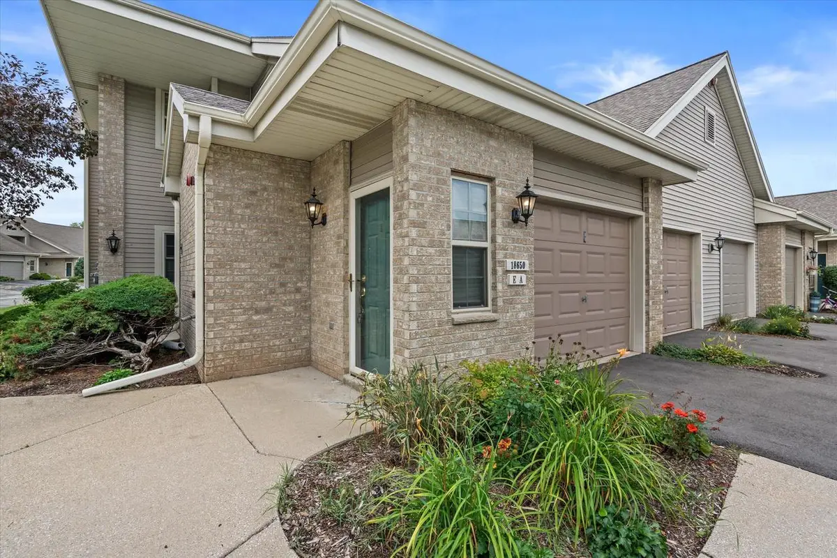 18650 Emerald CIRCLE #E, Brookfield, WI 53045 - #1