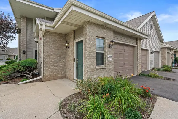 18650 Emerald CIRCLE #E, Brookfield, WI 53045