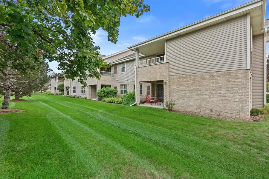 18650 Emerald CIRCLE #E, Brookfield, WI 53045 - #3