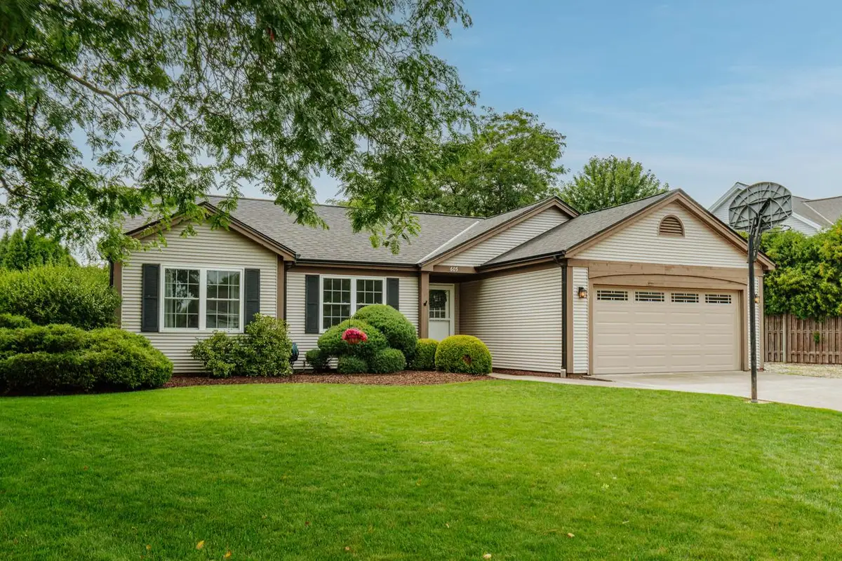 605 E Quail RUN, Oak Creek, WI 53154 - #1