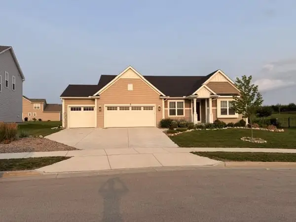 180 Emerald CIRCLE, Saukville, WI 53080